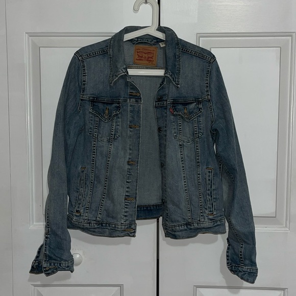 Levi’s classic fit denim jacket - Picture 1 of 6